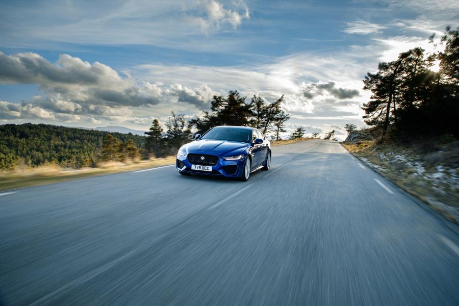  Jaguar XE P250 S R-Dynamic 2019 года  (WW) (фото 14 из 24)